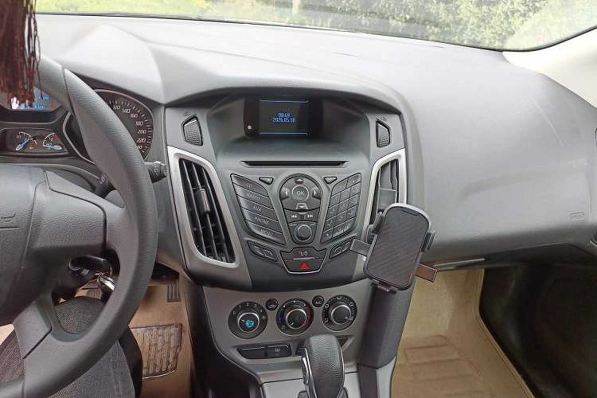 Used Ford Focus 2012 Hatchback 1.6L Automatic Fashion Edition Audio And AC Panel