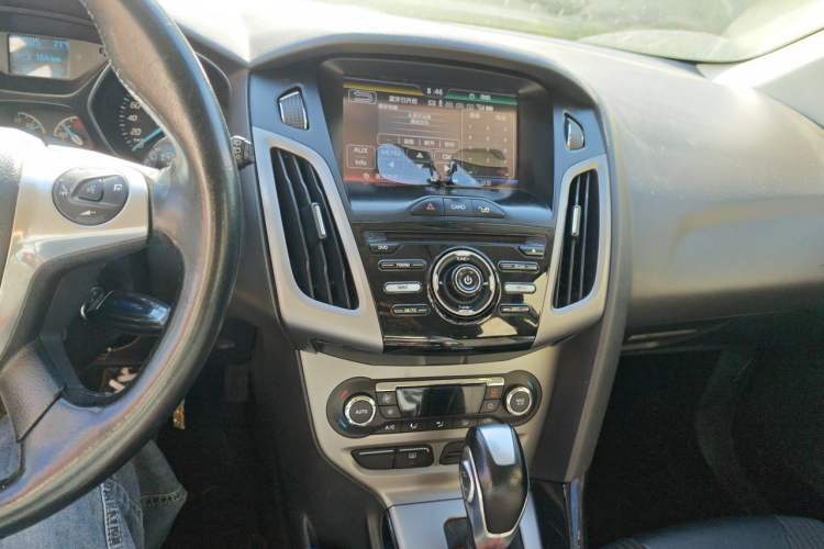 Used Ford Focus 2012 Hatchback 1.6L Automatic Fashion Edition Audio And AC Panel