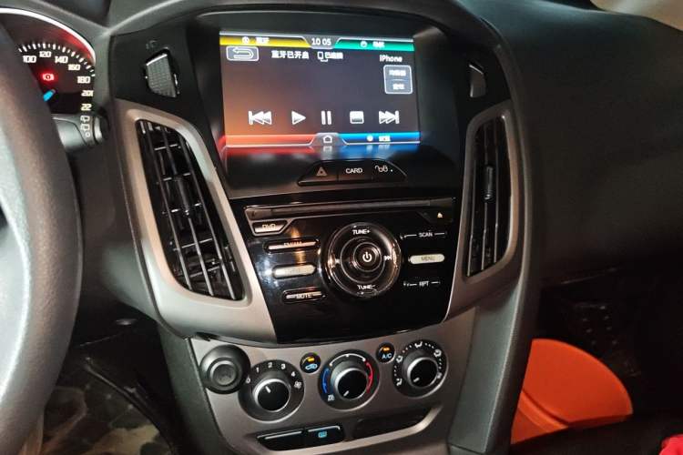 Used Ford Focus 2012 Hatchback 1.6L Manual Comfort Model Audio And AC Panel