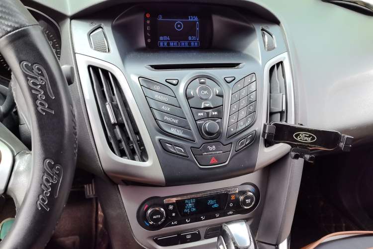 Used Ford Focus 2012 Sedan 1.6L Automatic Fashion Edition Audio And AC Panel