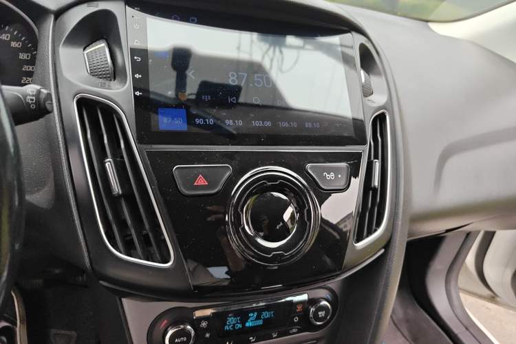 Used Ford Focus 2012 Hatchback 1.6L Automatic Fashion Edition Audio And AC Panel