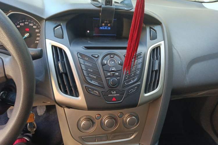 Used Ford Focus 2012 Sedan 1.6L Manual Comfort Model Audio And AC Panel