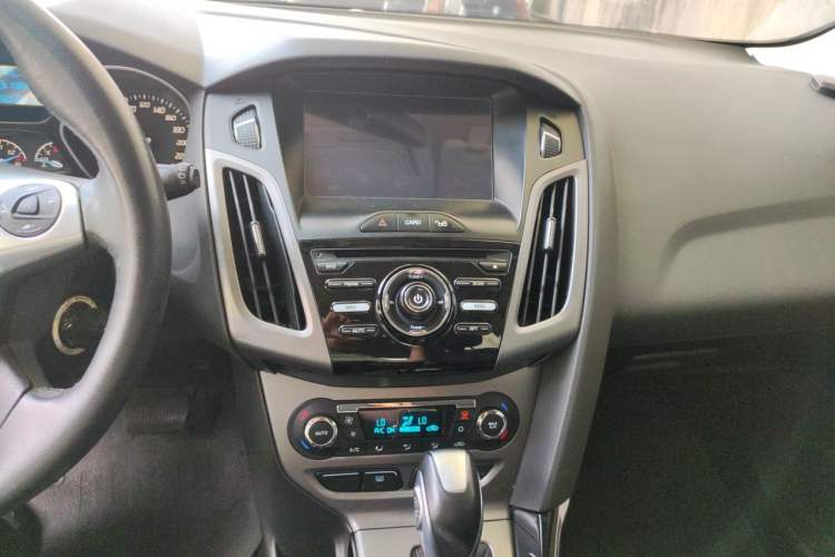 Used Ford Focus 2012 Hatchback 1.6L Automatic Fashion Edition Audio And AC Panel