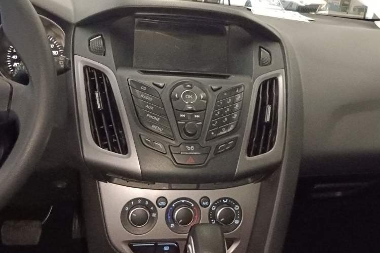 Used Ford Focus 2012 Hatchback 1.6L Automatic Comfort Model Audio And AC Panel