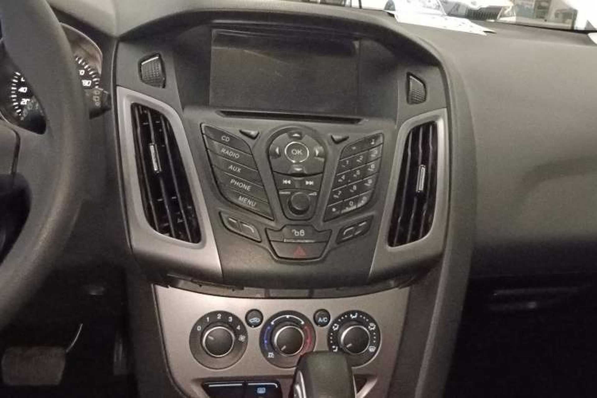 Used Ford Focus 2012 Hatchback 1.6L Automatic Comfort Model Audio And AC Panel