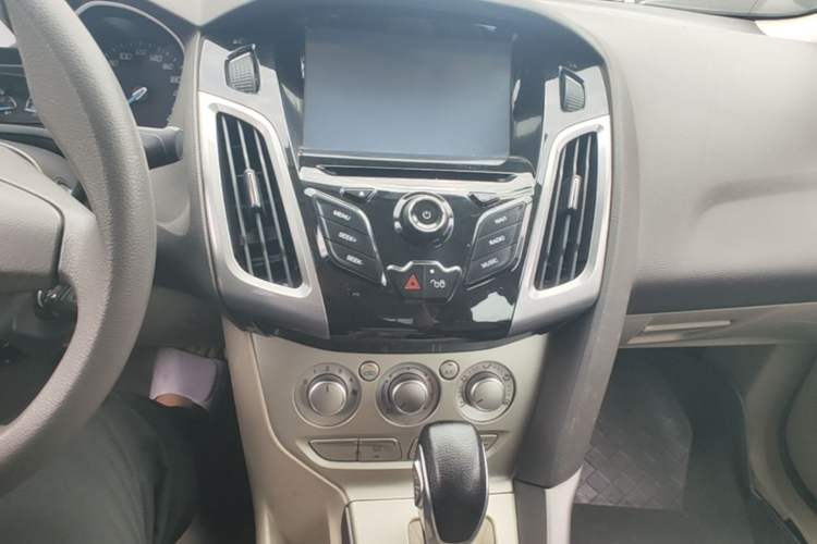 Used Ford Focus 2012 Sedan 1.6L Automatic Comfort Model Audio And AC Panel