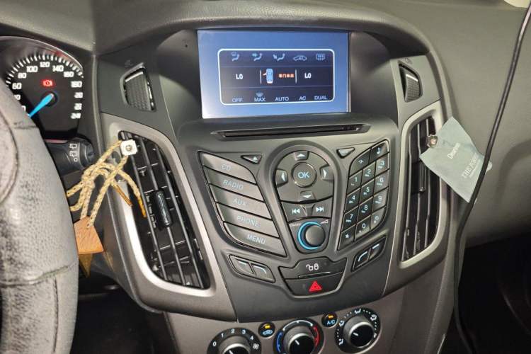 Used Ford Focus 2012 Hatchback 1.6L Automatic Comfort Model Audio And AC Panel
