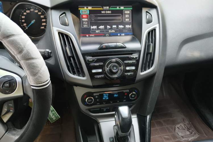 Used Ford Focus 2012 Hatchback 1.6L Automatic Fashion Edition Audio And AC Panel