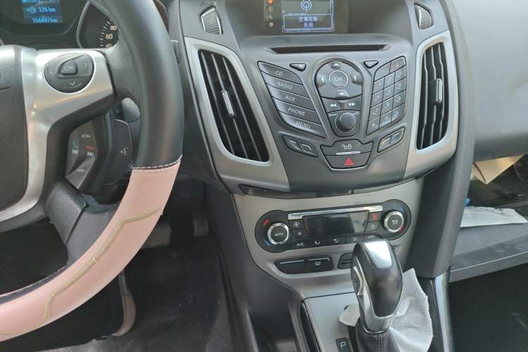 Used Ford Focus 2012 Sedan 1.6L Automatic Fashion Edition Audio And AC Panel