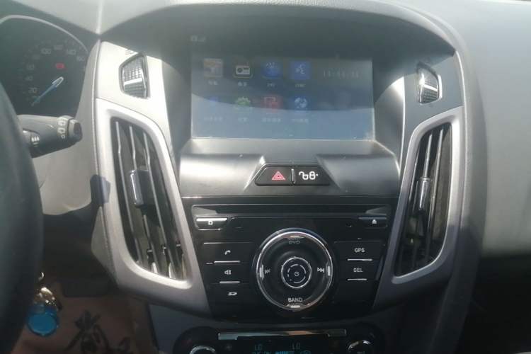 Used Ford Focus 2012 Hatchback 1.6L Automatic Fashion Edition Audio And AC Panel