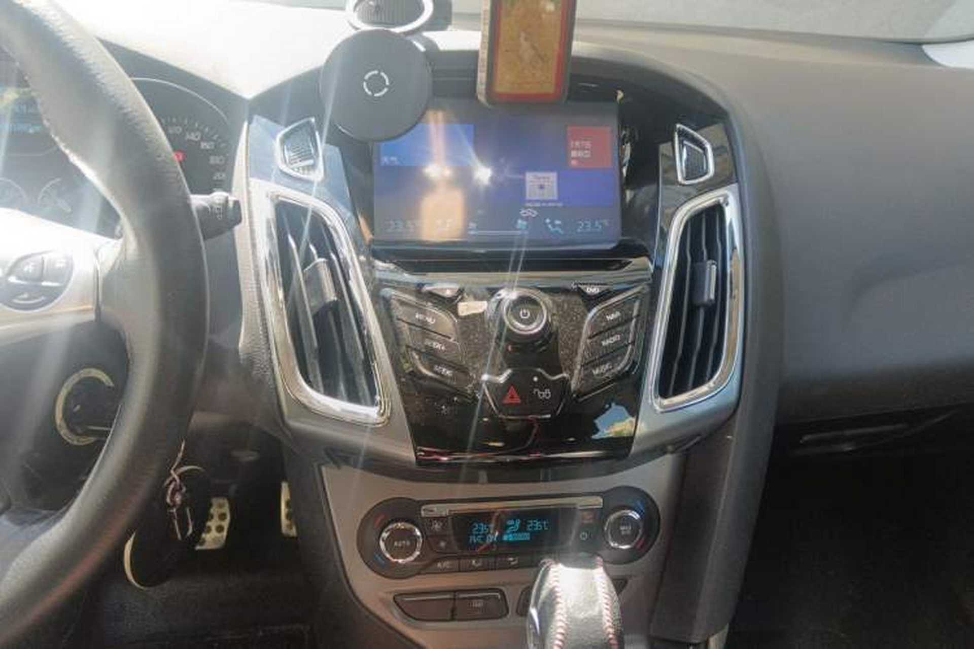 Used Ford Focus 2012 Hatchback 1.6L Automatic Fashion Edition Audio And AC Panel