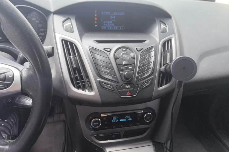 Used Ford Focus 2012 Sedan 1.6L Manual Fashion Edition Audio And AC Panel