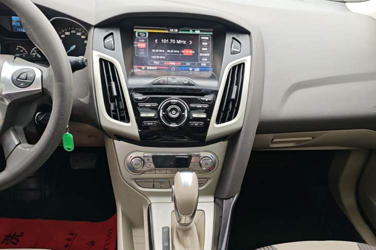 Used Ford Focus 2012 Hatchback 1.6L Automatic Fashion Edition Audio And AC Panel
