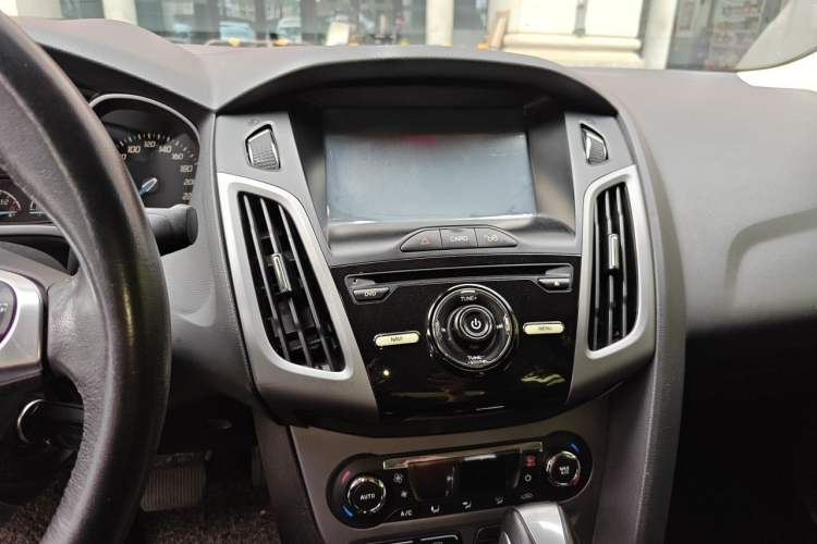 Used Ford Focus 2012 Sedan 1.6L Automatic Fashion Edition Audio And AC Panel