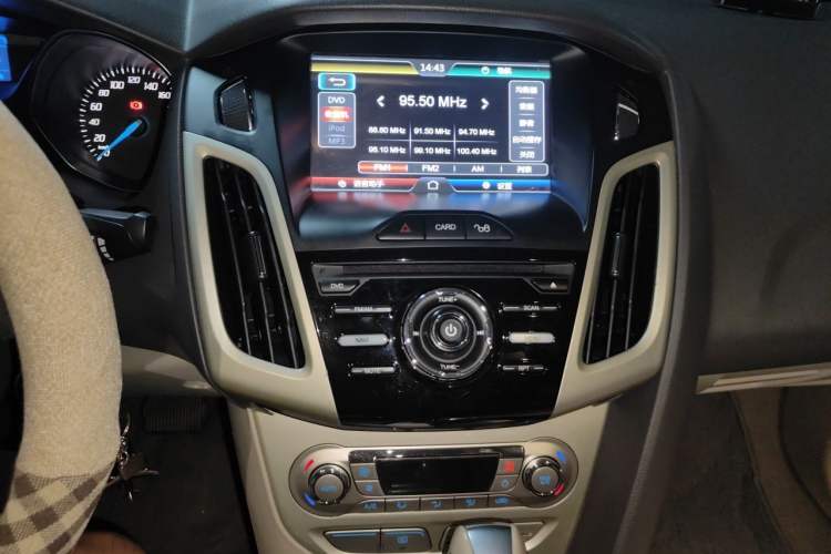 Used Ford Focus 2012 Sedan 1.6L Automatic Fashion Edition Audio And AC Panel