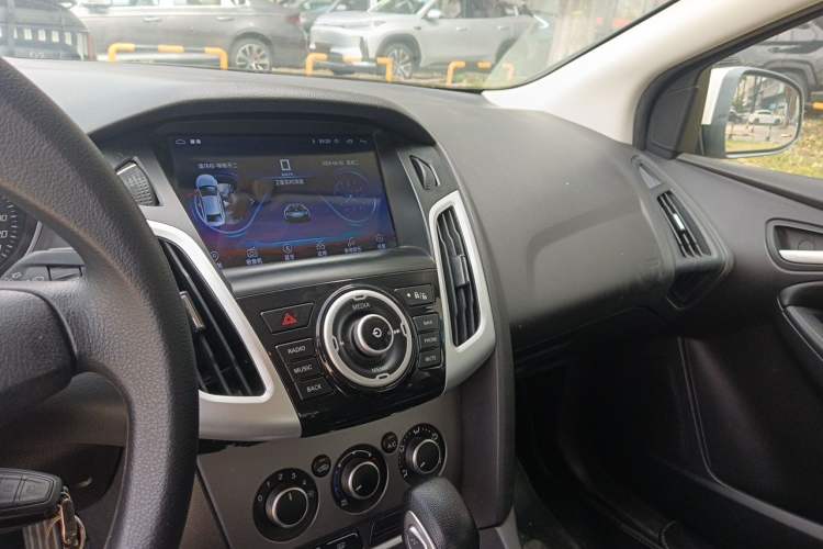 Used Ford Focus 2012 Hatchback 1.6L Automatic Comfort Model Audio And AC Panel