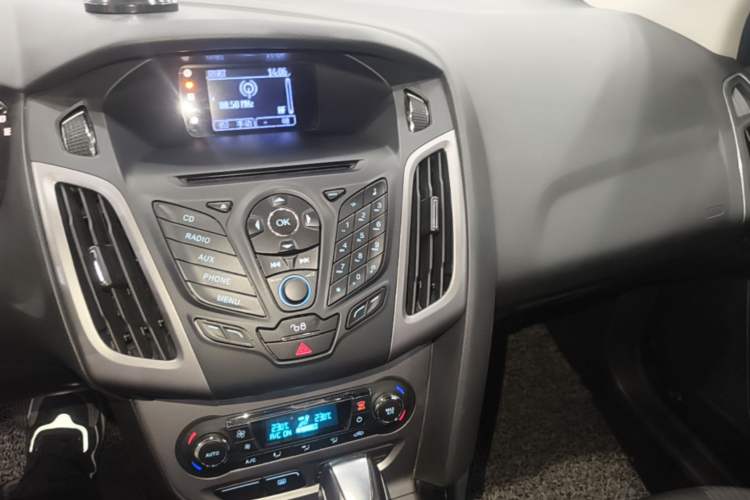 Used Ford Focus 2012 Sedan 1.6L Automatic Fashion Edition Audio And AC Panel