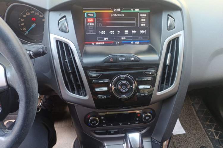 Used Ford Focus 2012 Hatchback 1.6L Automatic Fashion Edition Audio And AC Panel