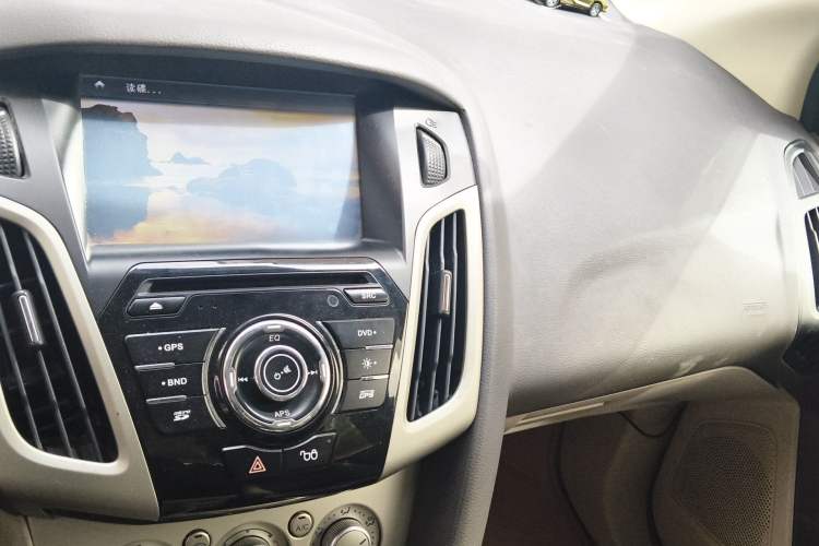 Used Ford Focus 2012 Sedan 1.6L Manual Comfort Model Audio And AC Panel