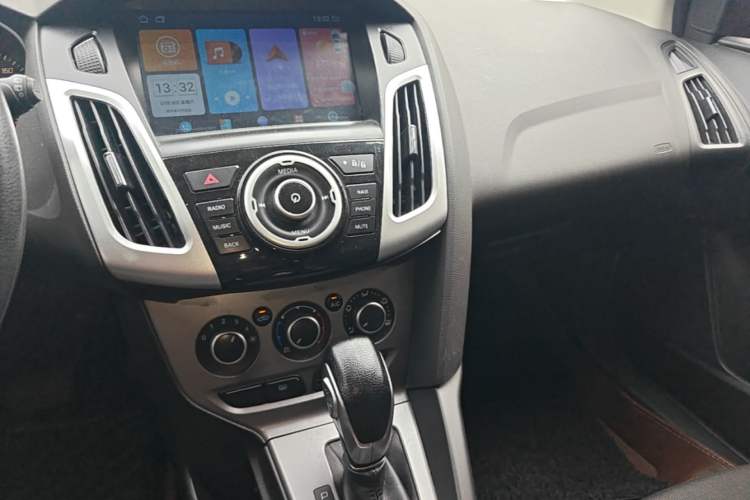 Used Ford Focus 2012 Hatchback 1.6L Automatic Comfort Model Audio And AC Panel