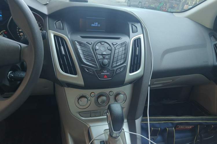 Used Ford Focus 2012 Sedan 1.6L Automatic Comfort Model Audio And AC Panel