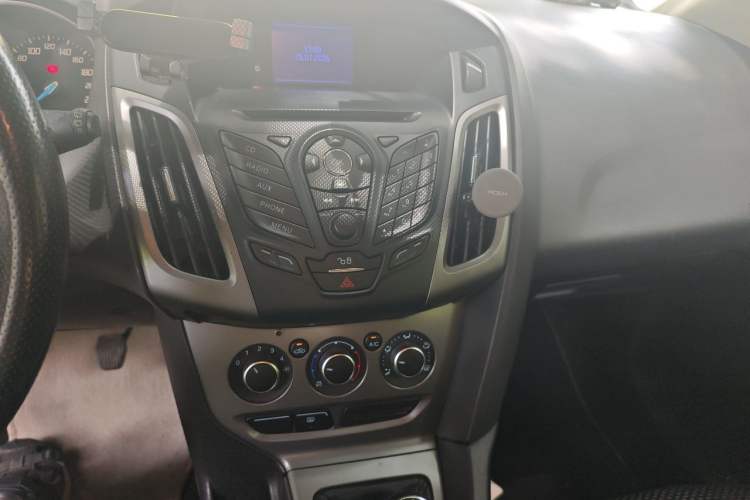 Used Ford Focus 2012 Hatchback 1.6L Manual Comfort Model Audio And AC Panel
