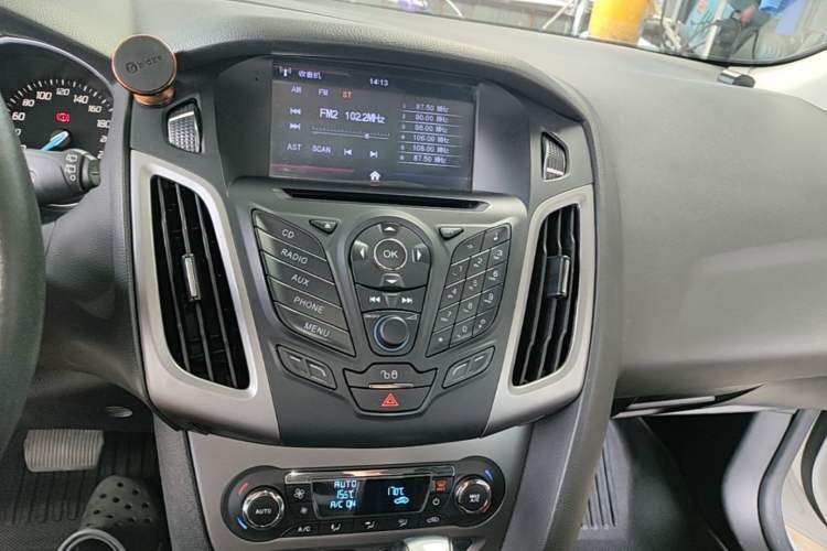 Used Ford Focus 2012 Hatchback 1.6L Automatic Fashion Edition Audio And AC Panel