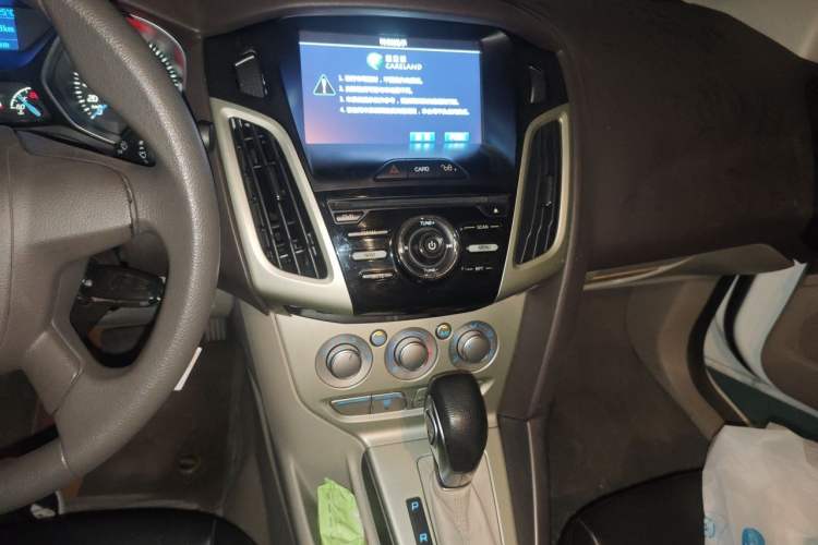 Used Ford Focus 2012 Sedan 1.6L Automatic Comfort Model Audio And AC Panel
