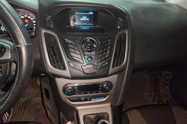 Used Ford Focus 2012 Sedan 1.6L Manual Fashion Edition Audio And AC Panel