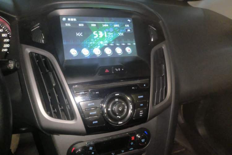 Used Ford Focus 2012 Hatchback 1.6L Automatic Fashion Edition Audio And AC Panel