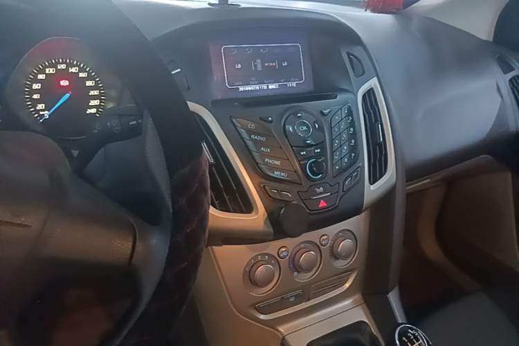 Used Ford Focus 2012 Sedan 1.6L Manual Comfort Model Audio And AC Panel