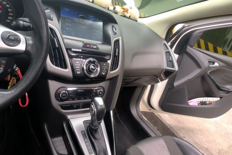 Used Ford Focus 2012 Sedan 1.6L Automatic Fashion Edition Audio And AC Panel