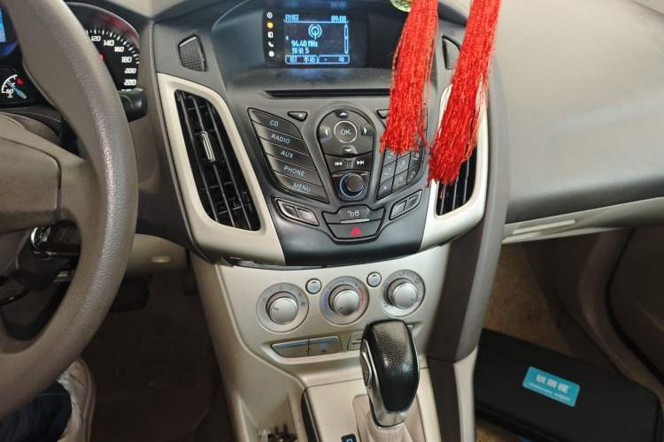 Used Ford Focus 2012 Sedan 1.6L Automatic Comfort Model Audio And AC Panel
