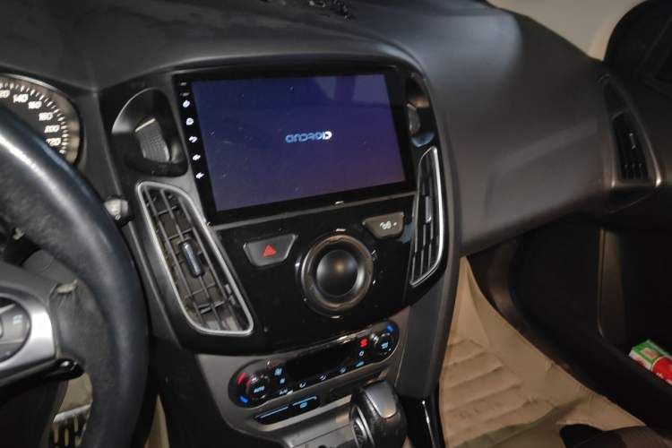 Used Ford Focus 2012 Hatchback 1.6L Automatic Fashion Edition Audio And AC Panel