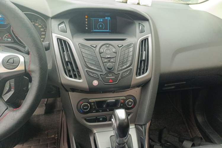 Used Ford Focus 2012 Sedan 1.6L Automatic Fashion Edition Audio And AC Panel