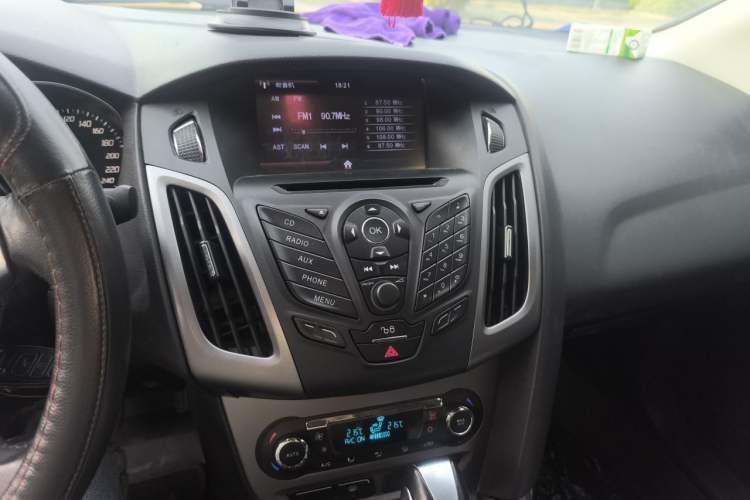 Used Ford Focus 2012 Sedan 1.6L Automatic Fashion Edition Audio And AC Panel