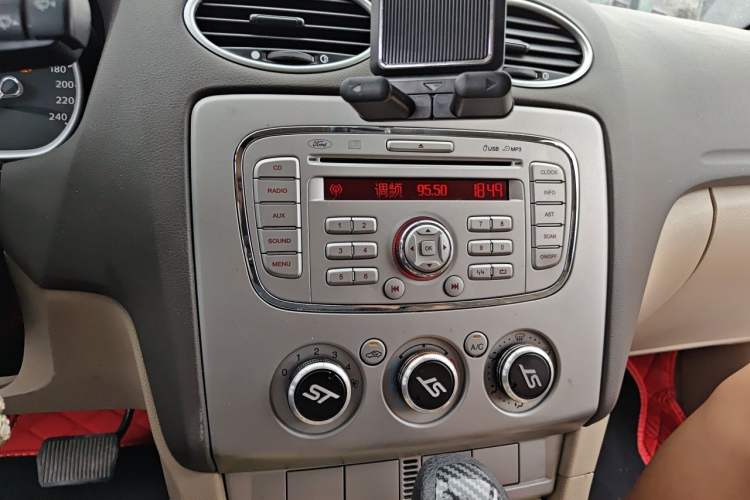 Used Ford Focus 2012 Hatchback Classic 1.8L Automatic Fashion Edition Audio And AC Panel