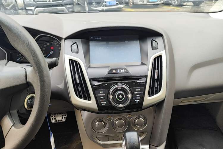 Used Ford Focus 2012 Sedan 1.6L Automatic Comfort Model Audio And AC Panel