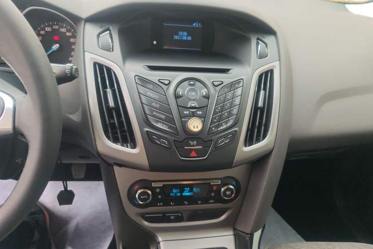 Used Ford Focus 2012 Hatchback 1.6L Manual Fashion Edition Audio And AC Panel