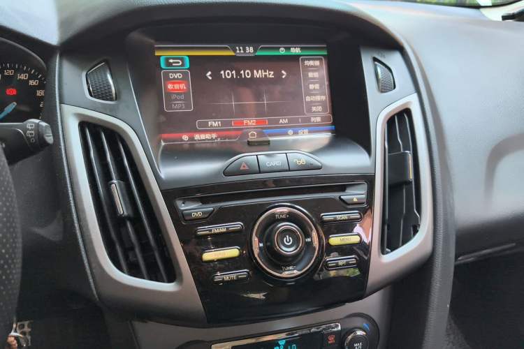Used Ford Focus 2012 Hatchback 1.6L Automatic Fashion Edition Audio And AC Panel