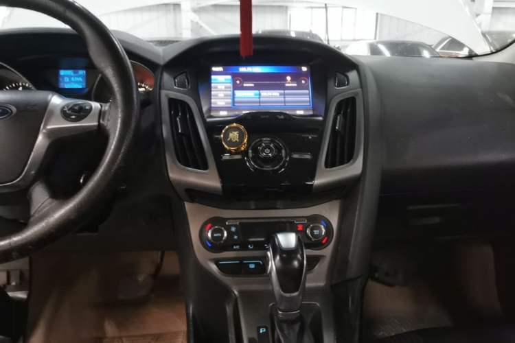Used Ford Focus 2012 Sedan 1.6L Automatic Fashion Edition Audio And AC Panel