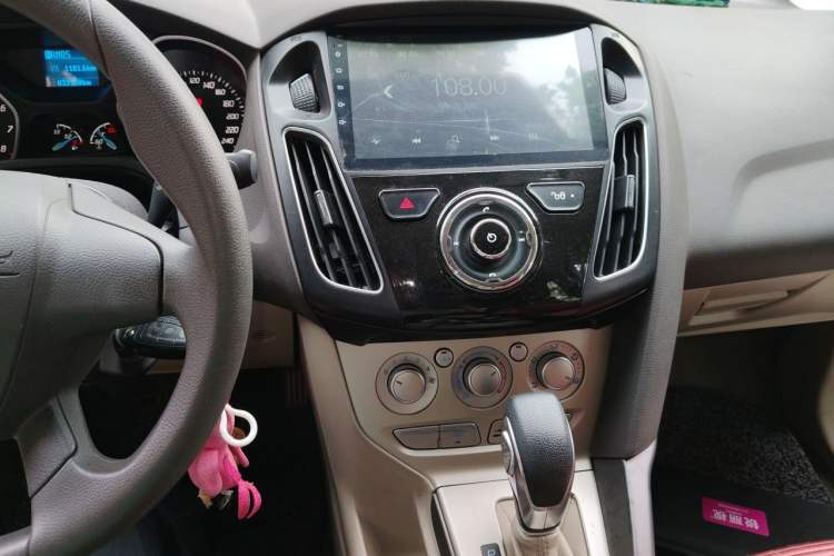Used Ford Focus 2012 Sedan 1.6L Automatic Comfort Model Audio And AC Panel