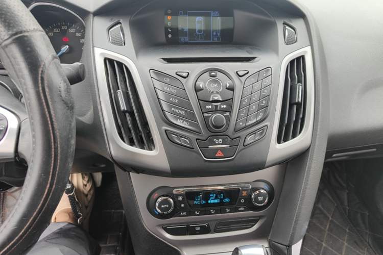 Used Ford Focus 2012 Sedan 1.6L Automatic Fashion Edition Audio And AC Panel