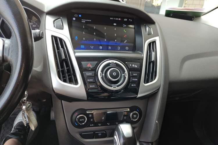Used Ford Focus 2012 Hatchback 1.6L Automatic Fashion Edition Audio And AC Panel