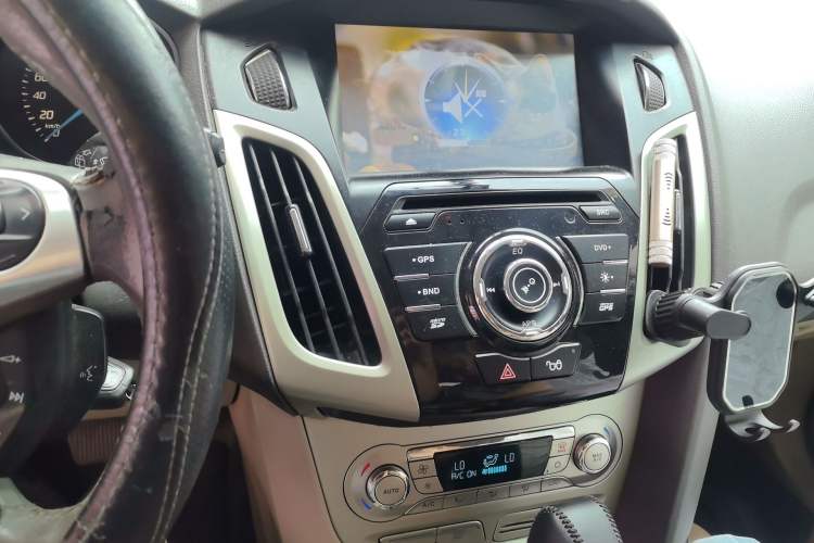 Used Ford Focus 2012 Hatchback 1.6L Automatic Fashion Edition Audio And AC Panel