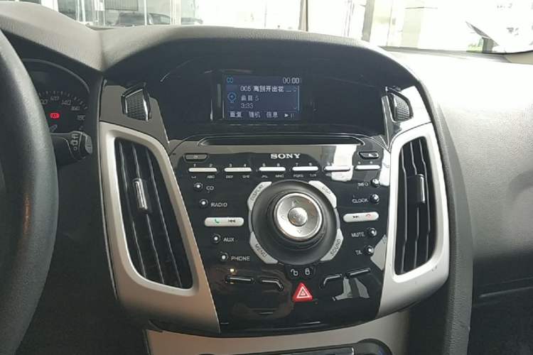 Used Ford Focus 2012 Hatchback 2.0L Automatic Luxury Sport Model Audio And AC Panel