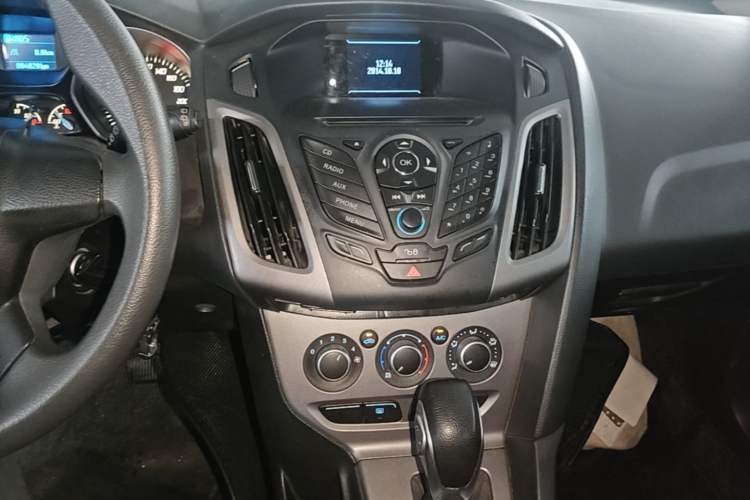 Used Ford Focus 2012 Hatchback 1.6L Automatic Comfort Model Audio And AC Panel