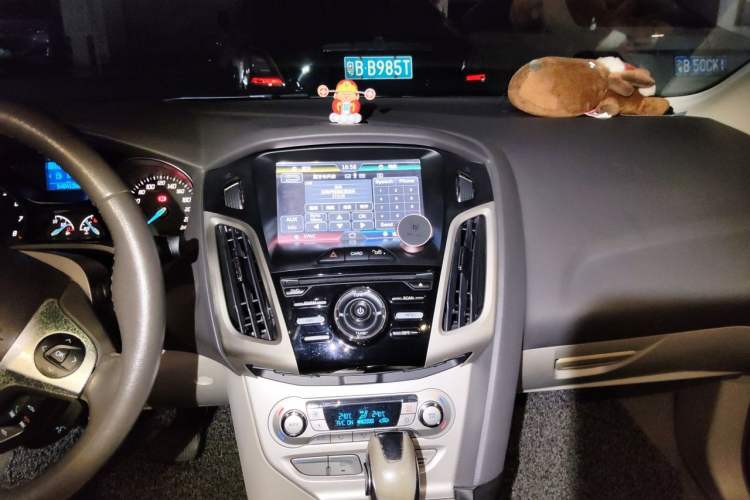 Used Ford Focus 2012 Sedan 1.6L Automatic Fashion Edition Audio And AC Panel