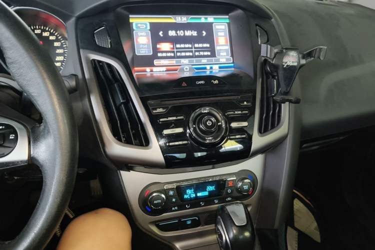 Used Ford Focus 2012 Sedan 1.6L Automatic Fashion Edition Audio And AC Panel