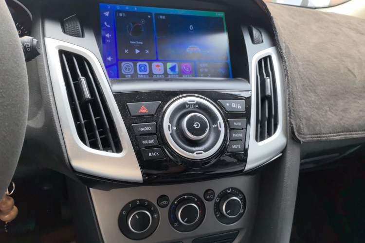 Used Ford Focus 2012 Hatchback 1.6L Automatic Comfort Model Audio And AC Panel